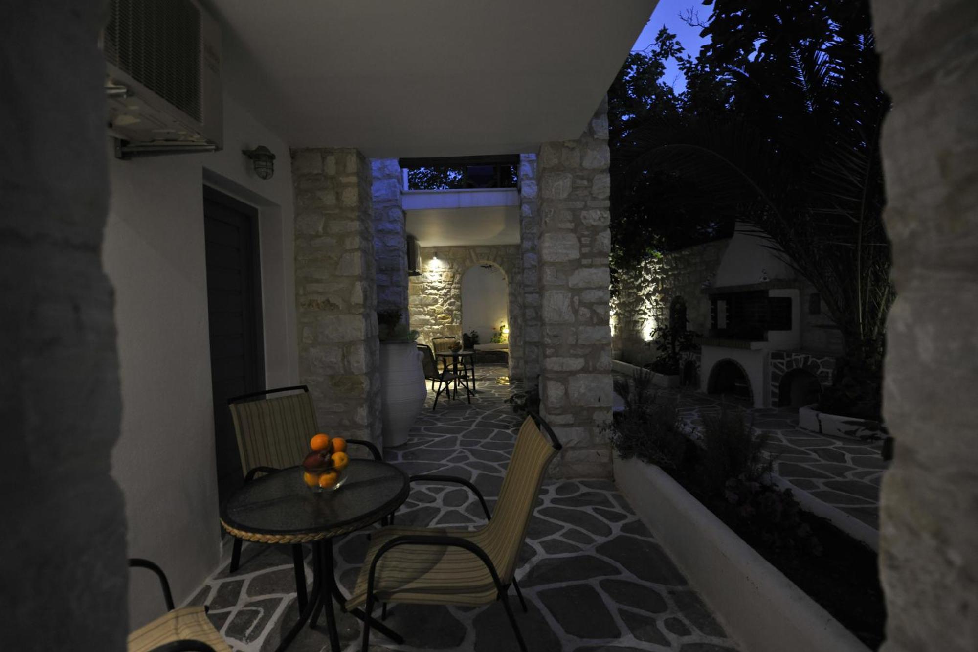 Alexandros Apartments Науса Экстерьер фото